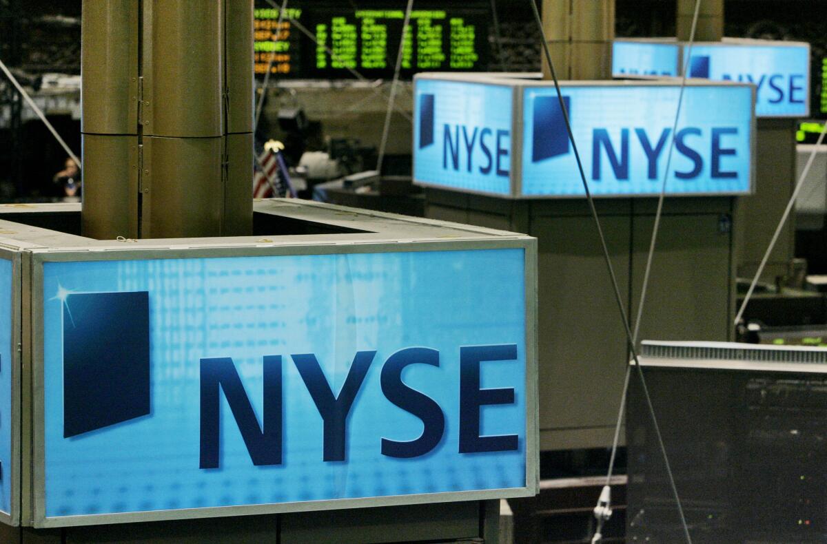 Wall Street ends mixed in half-day session, marks fourth straight winning week
